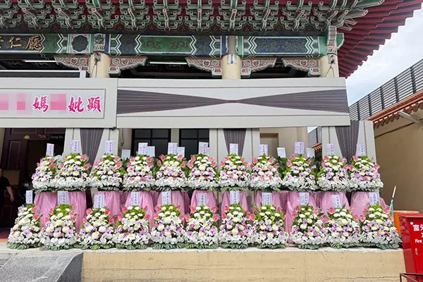 將花禮或擺件送到指定地點